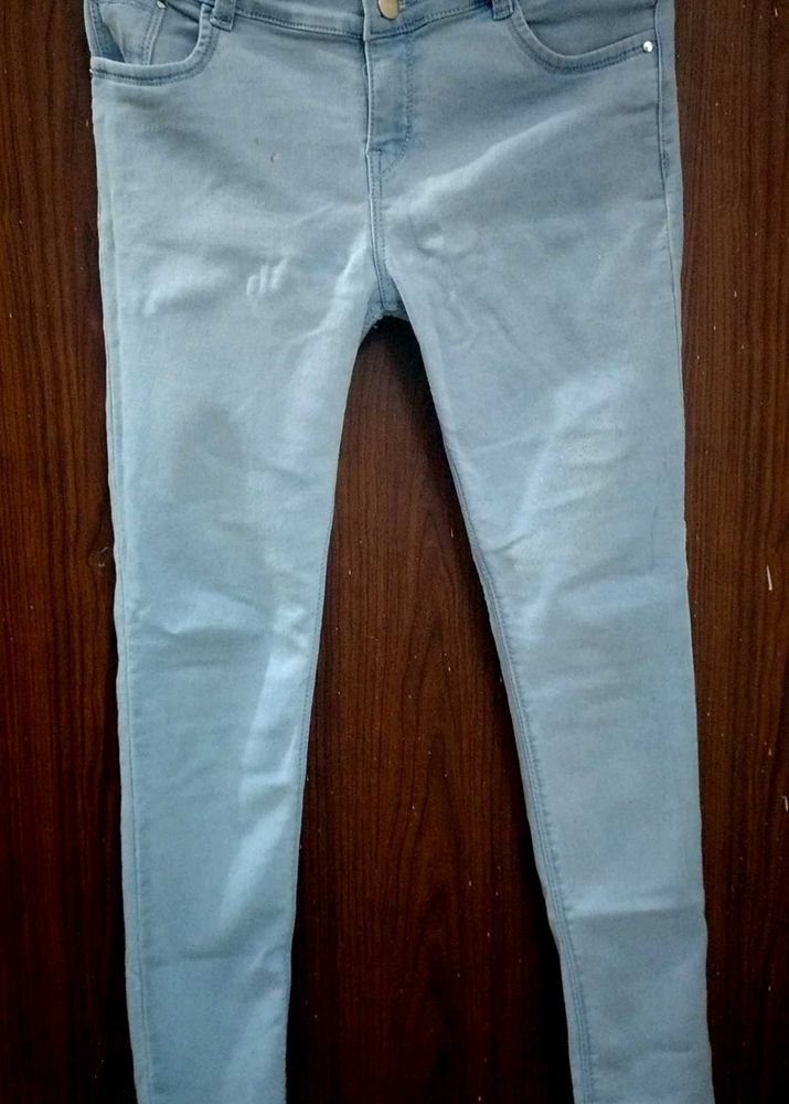 Trendy Ice Blue Crop Jeans – Chic, Comfortable &amp; V