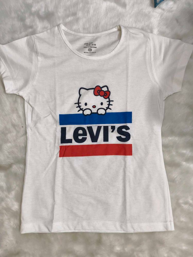 Levi&#39;s x Hello Kitty Tee Price Per piece 2 size av