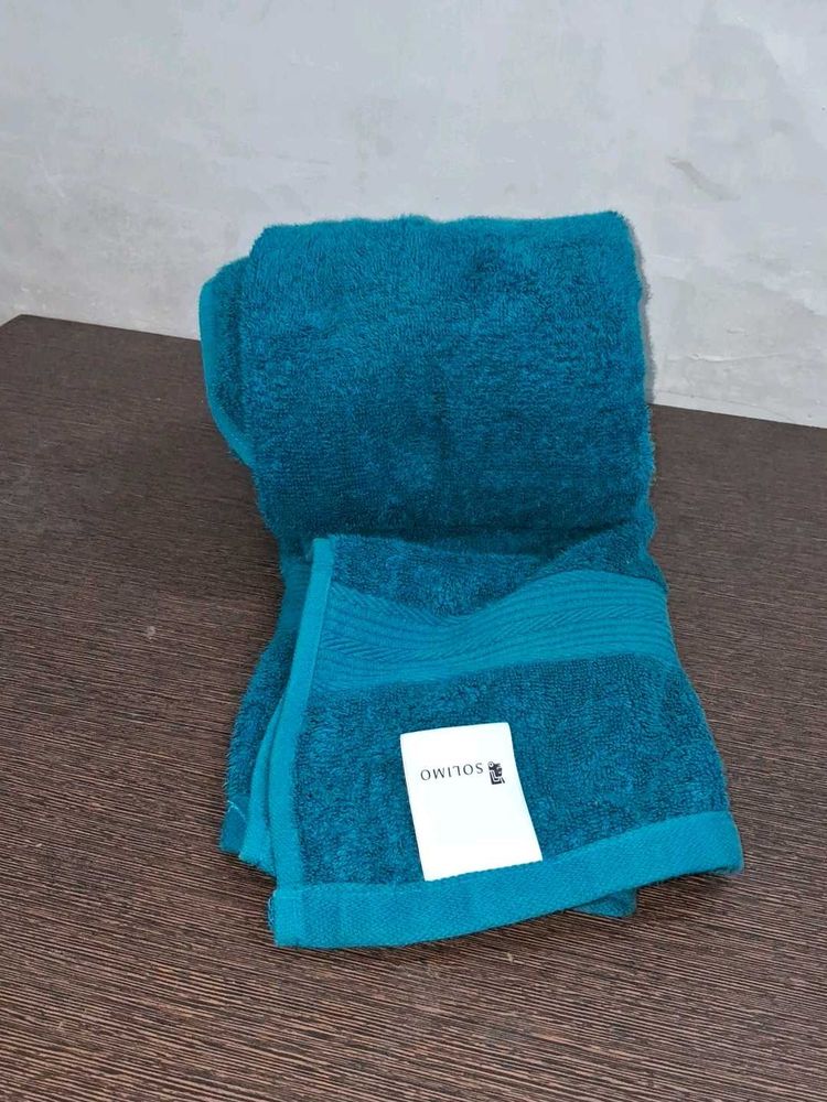 Solimo Teal Bath Towel - New with Tags!