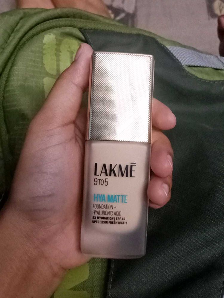 Lakme 9to5 Hya Matte Foundation