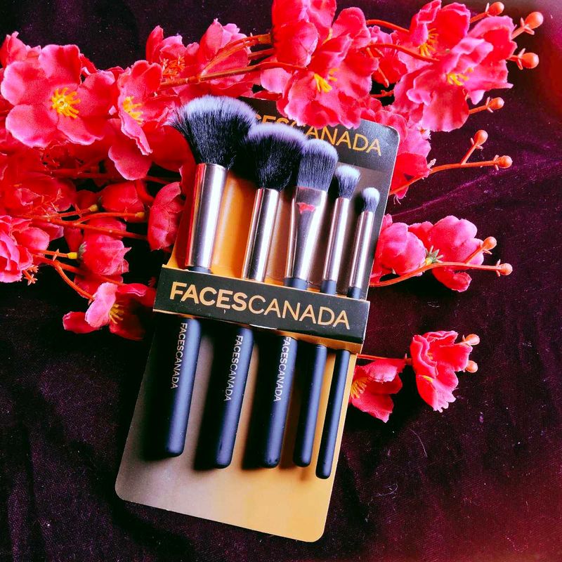 Faces Canada Brush Set totaly new
