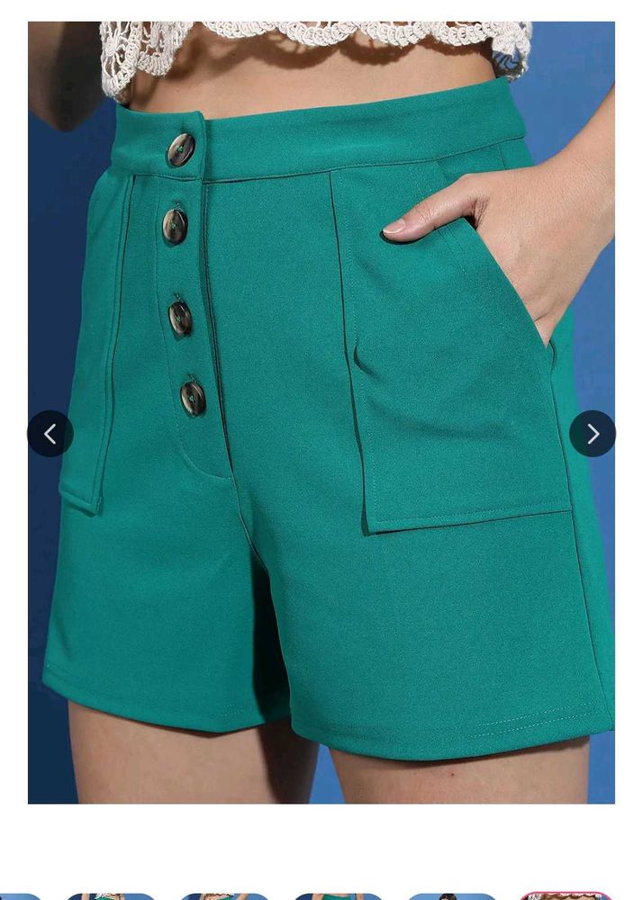 Green Buttoned High-Waisted Shorts