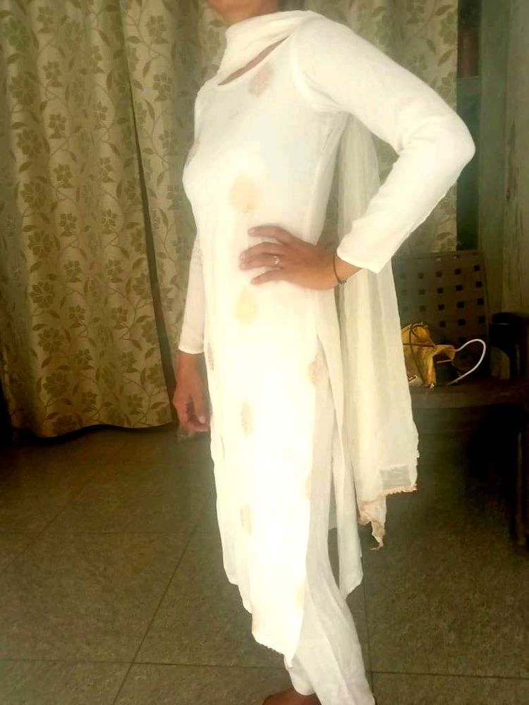 White Kurta Pent Set With Dupatta