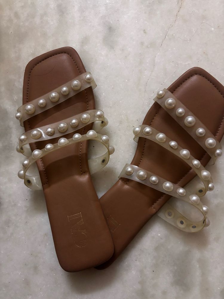 Pearl Strap Flats
