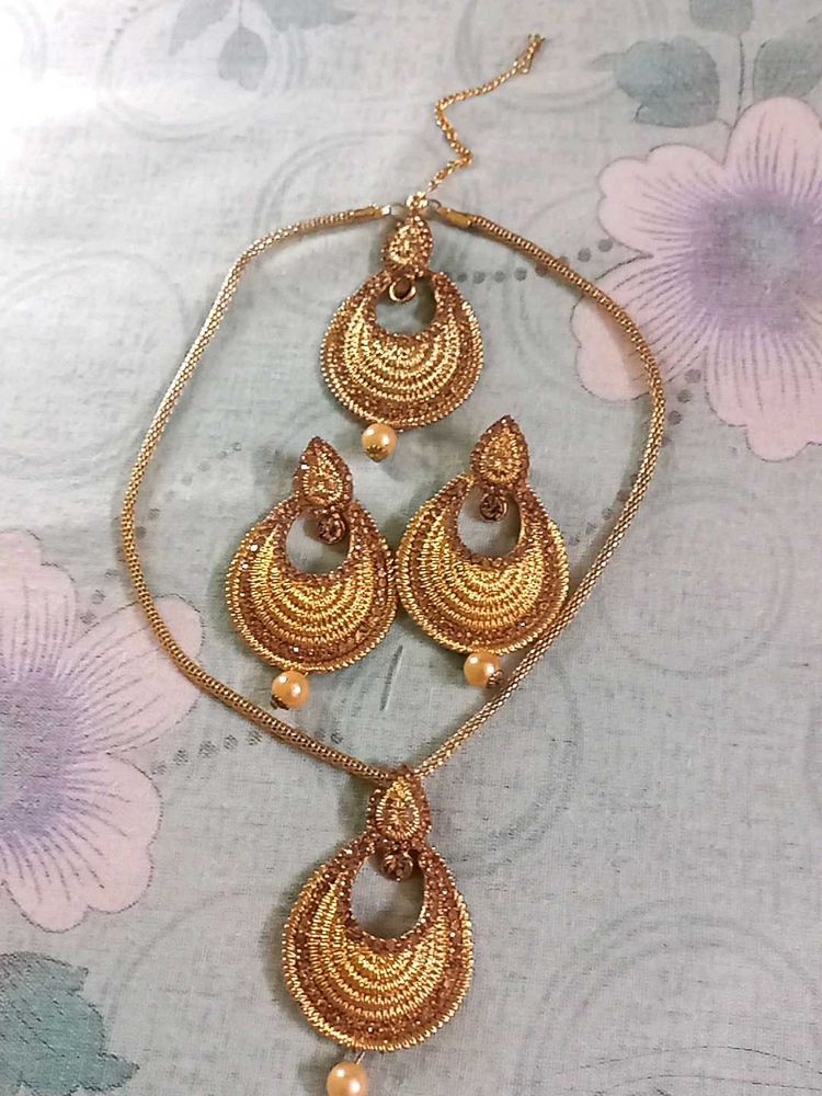 Necklace Earrings And Mangtika