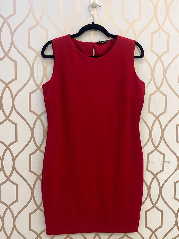 Elegant Red Sleeveless Dress for Christmas 🤶