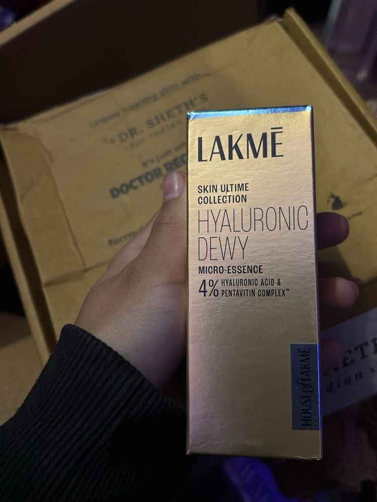 Lakme Hyaluronic Dewy Micro-Essence