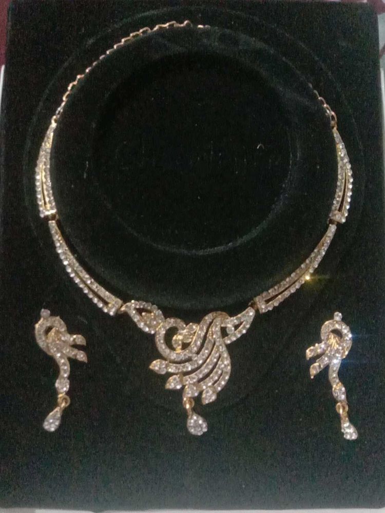 Sparkling Rhinestone Necklace &amp; Earring Set