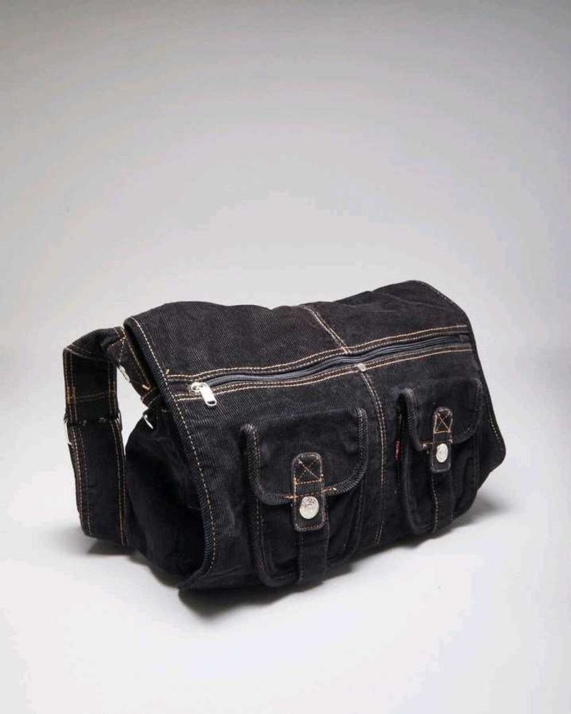 Levi's massenger bag