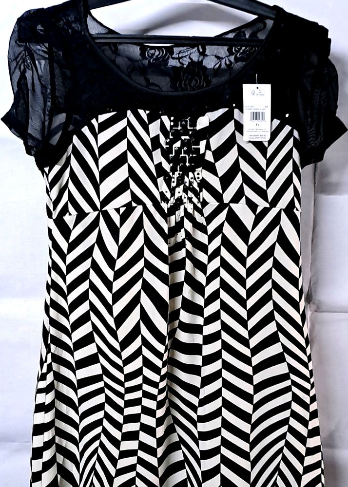 Neck Lace Work Top