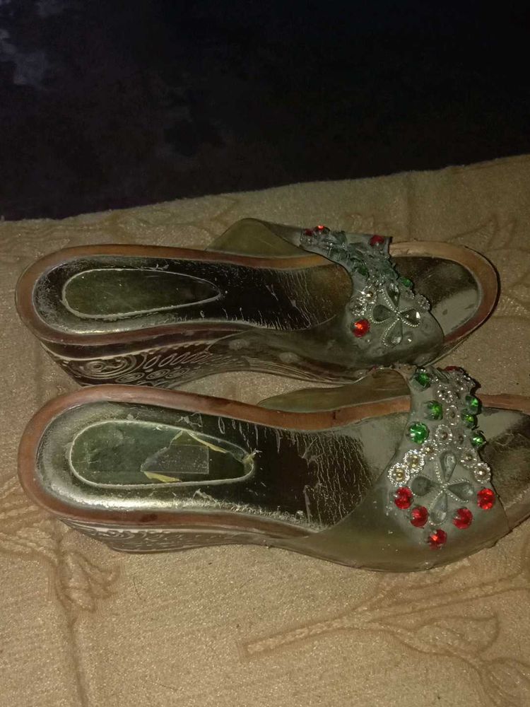 Very Good Condition Sandals