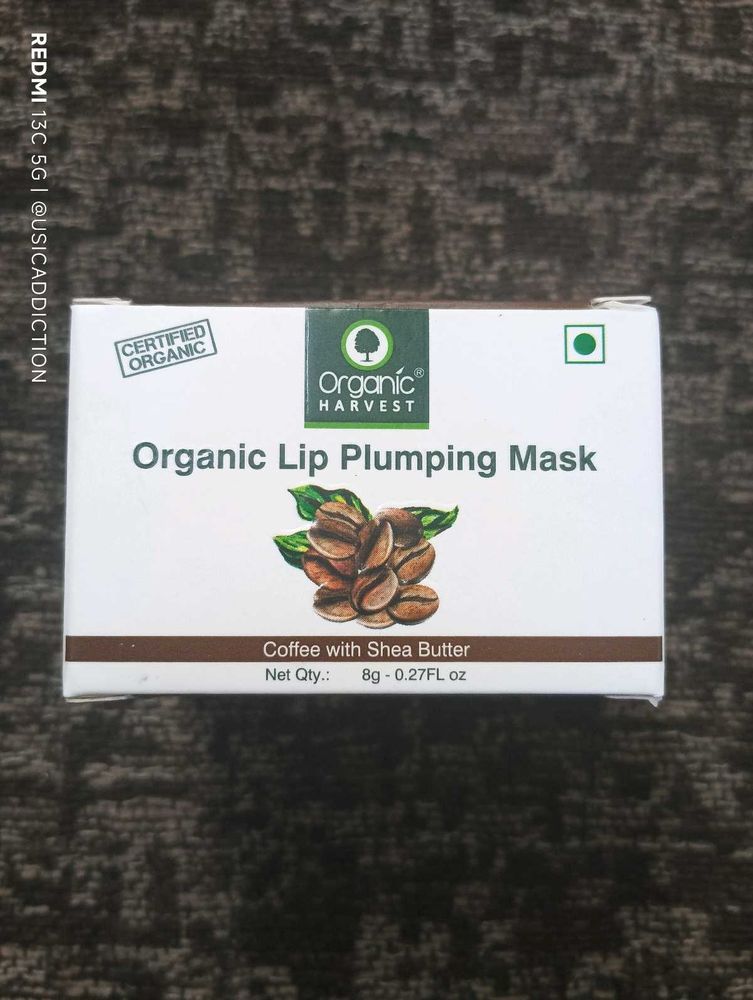 ORGANIC HARVEST lip plumping mask