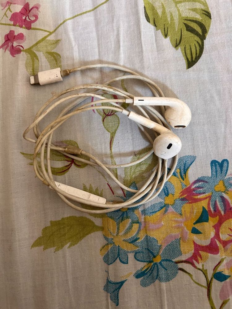 Apple EarPods with Lightning Connector