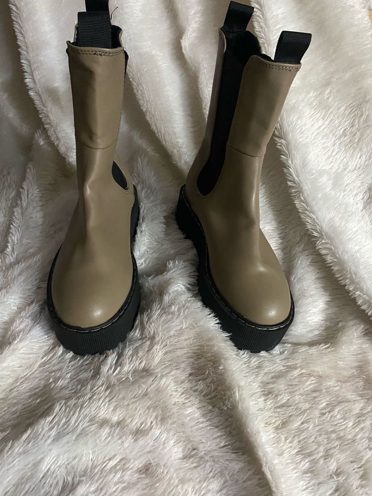 H&amp;M Platform Chelsea Boots