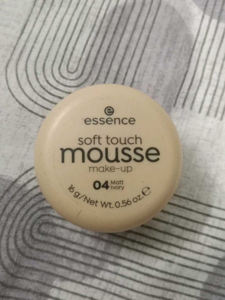 Essence Soft Touch Mousse Make Up