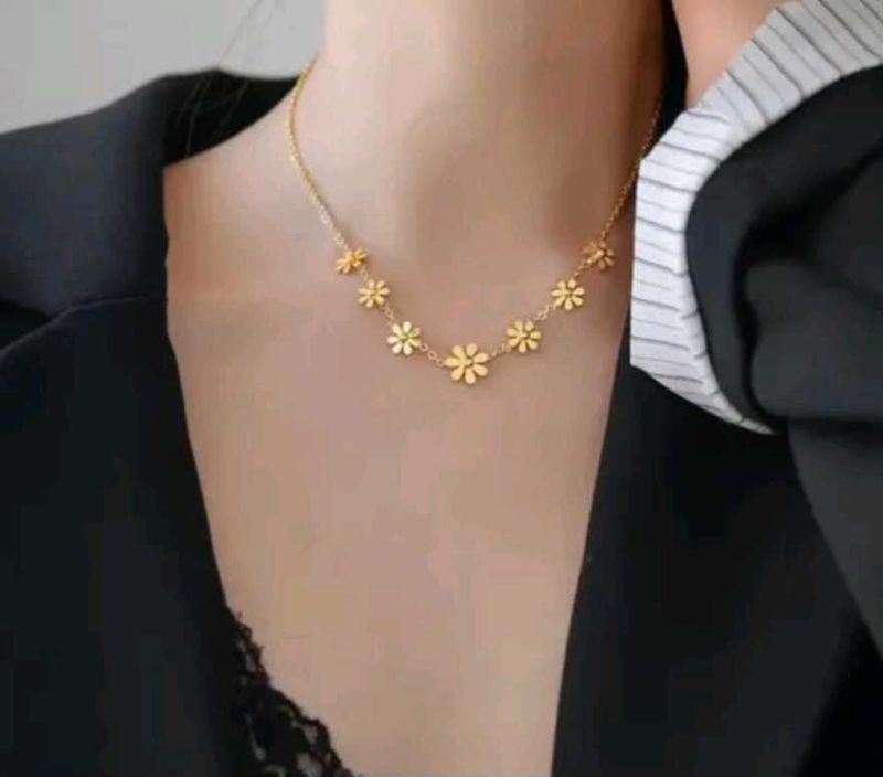 Gold Plated Flower Necklace - Brand NEW 600/-