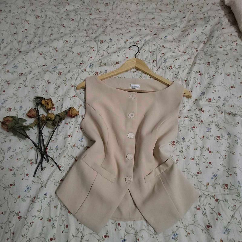 ✨ Elegant Beige Structured Top