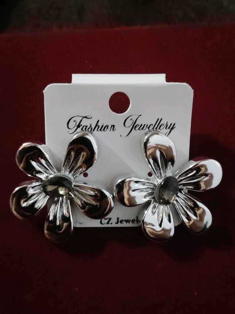 Silver Flower Fashion Earrings