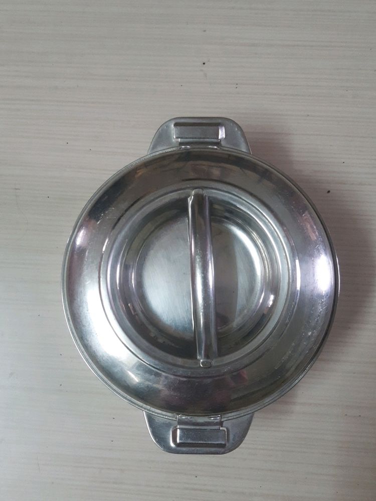 Stainless Steel Roti Dabba,not More Used. Small dent On Side Area, Very Good Condition 👍.