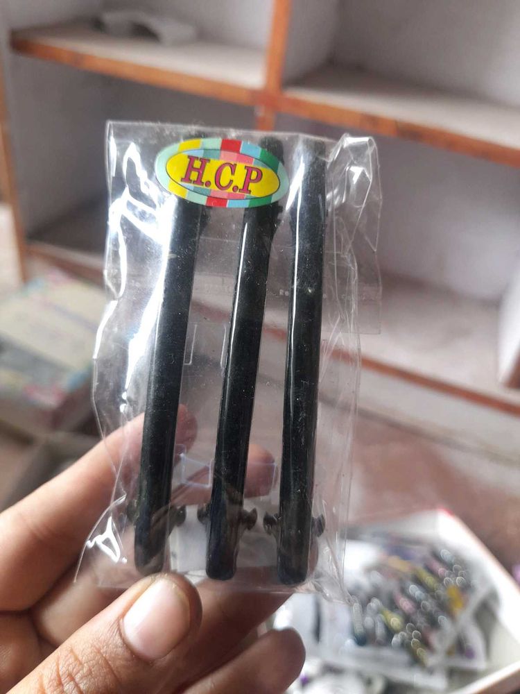 Black Hair Clips - New