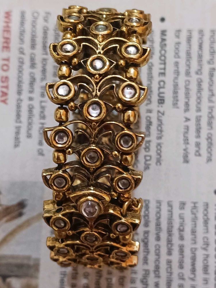 Stunning Gold-Toned Bangle Bracelet with Faux Diam