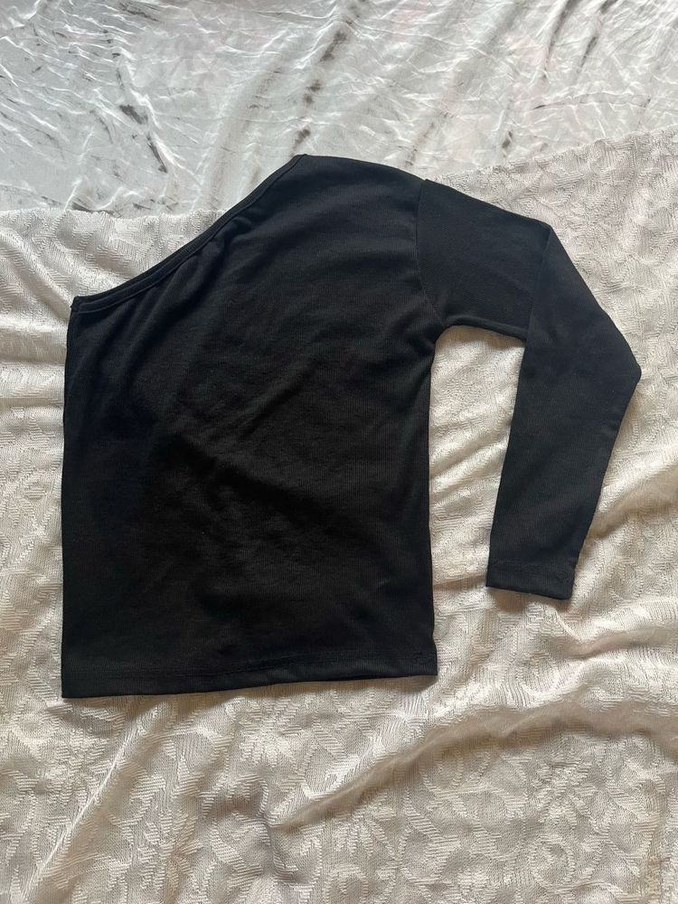 Black One-Shoulder Long Sleeve Top