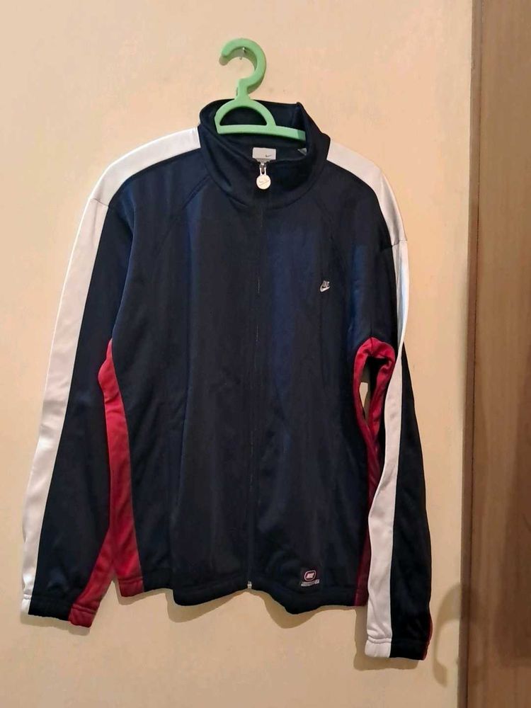 Limited Edition Nike Jogging Jacket Alert!