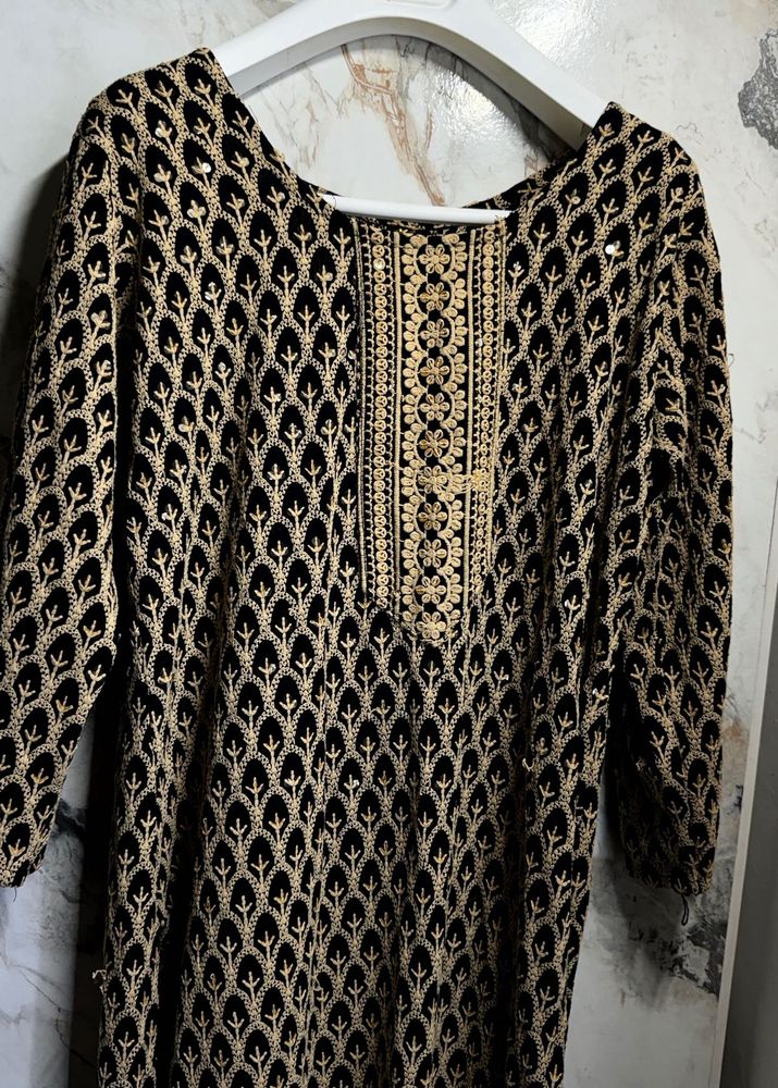 Elegant Black &amp; Gold Embroidered Kurti