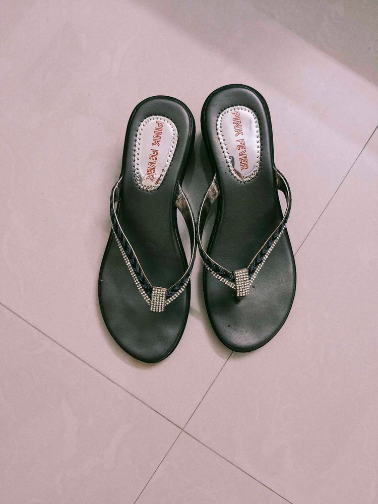 Black Sandle With Stone Work