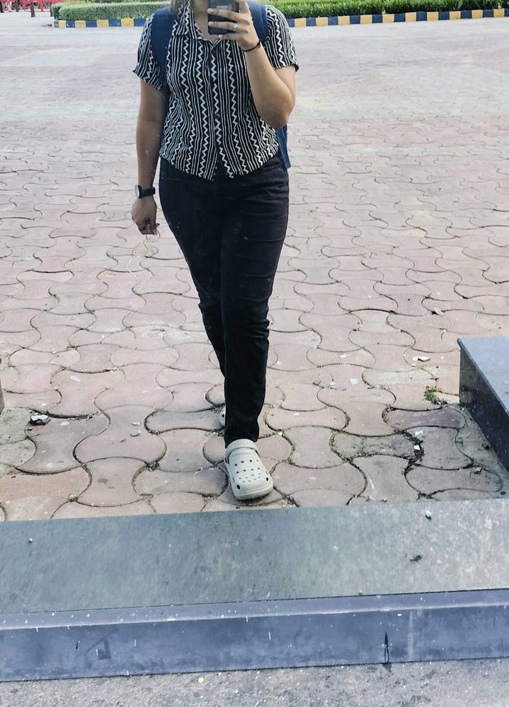 A Min Crop Shirt, Casual  For Girls.