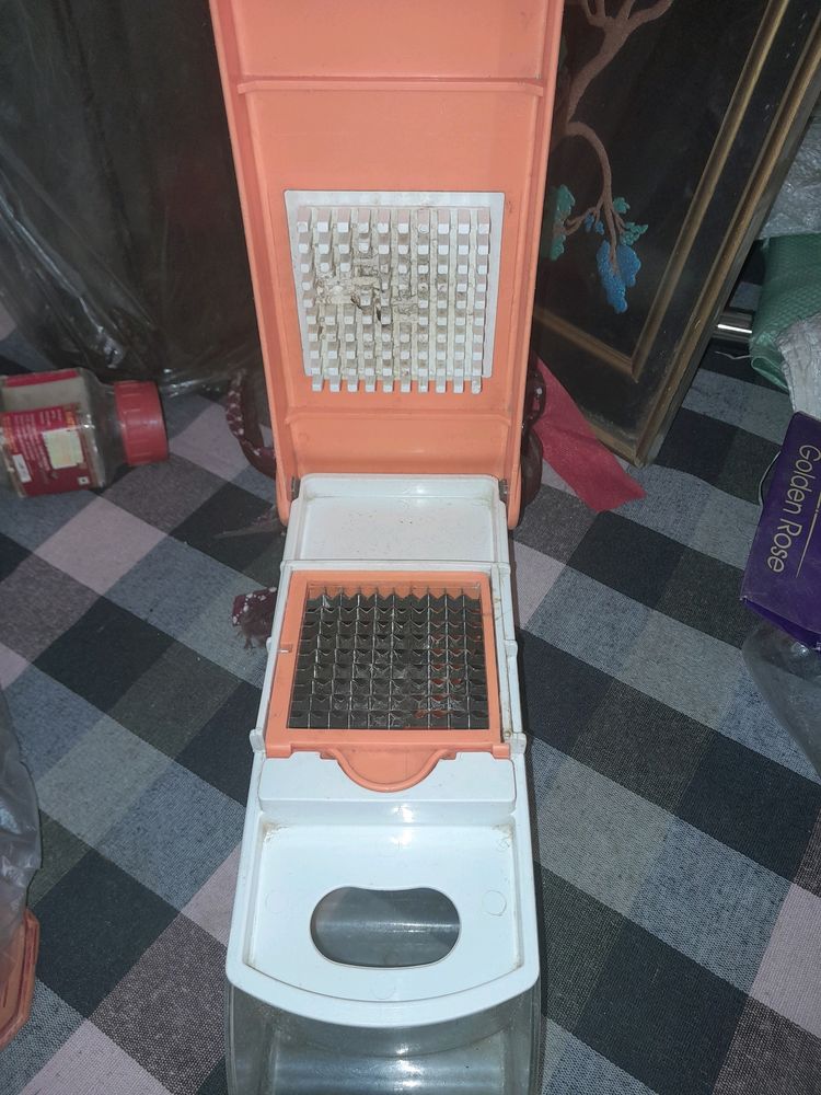 Vegetable Cutter With Peeler