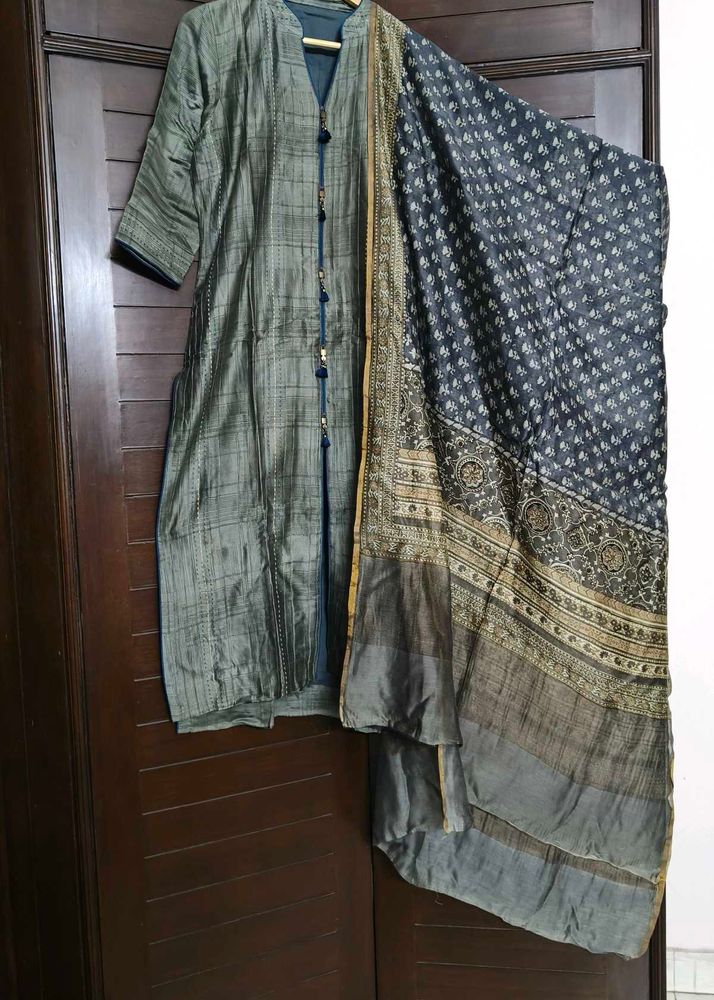 Green Printed Chanderi Silk Embroidered Kurta Set