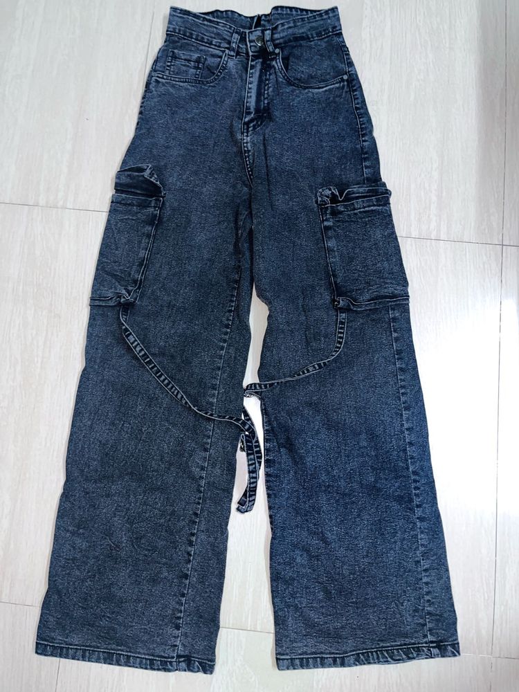 Wide Leg Cargo Jeans