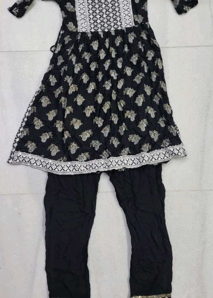 Embroidery Naira Cut Suit And Pant