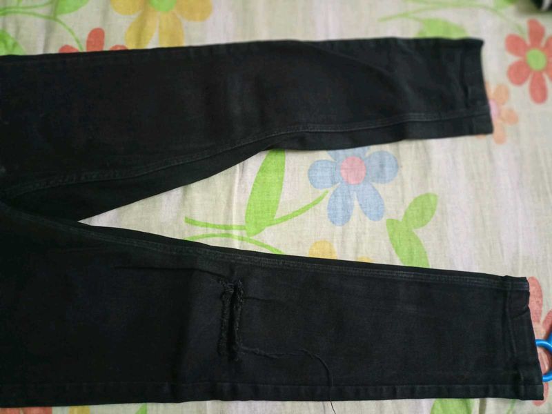 black jeans - it&#39;s brand new with a ripped style