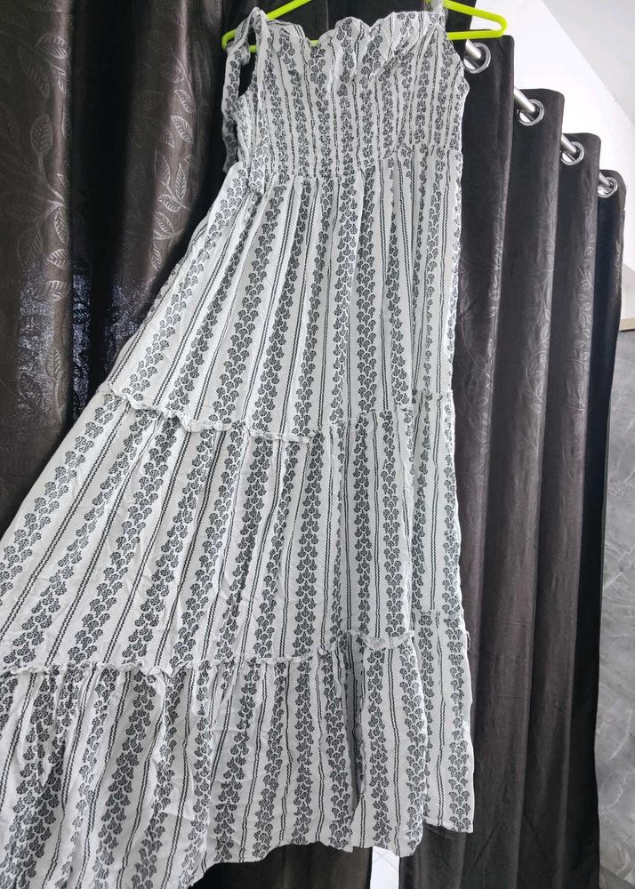 White striped Tiered Maxi Dress - M size