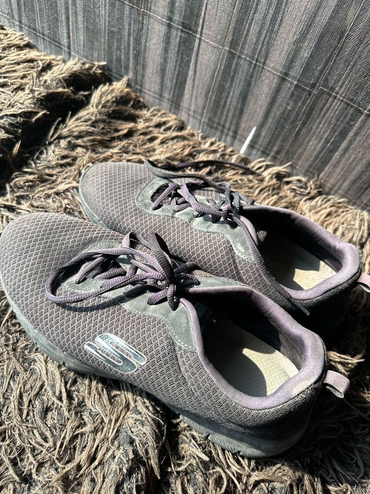 Skechers Shoes In Good Condition