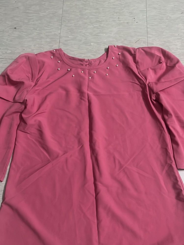 pink top
