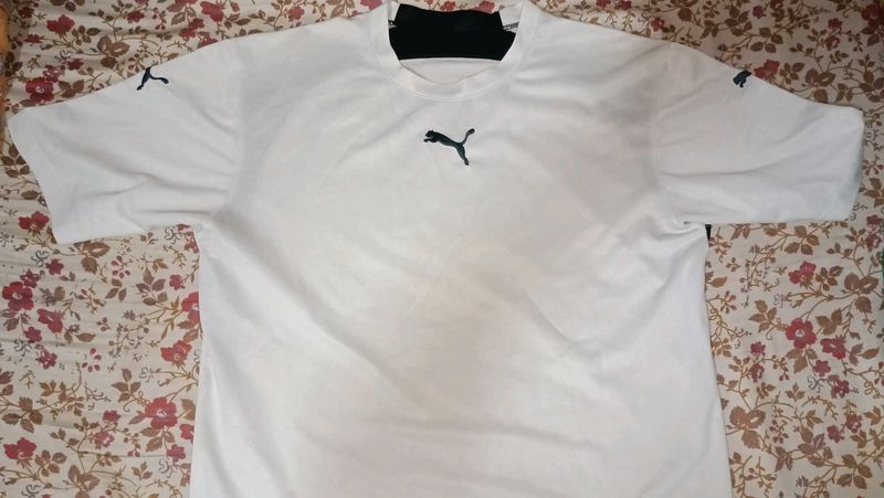 Puma White T-Shirt (you gonna love it)