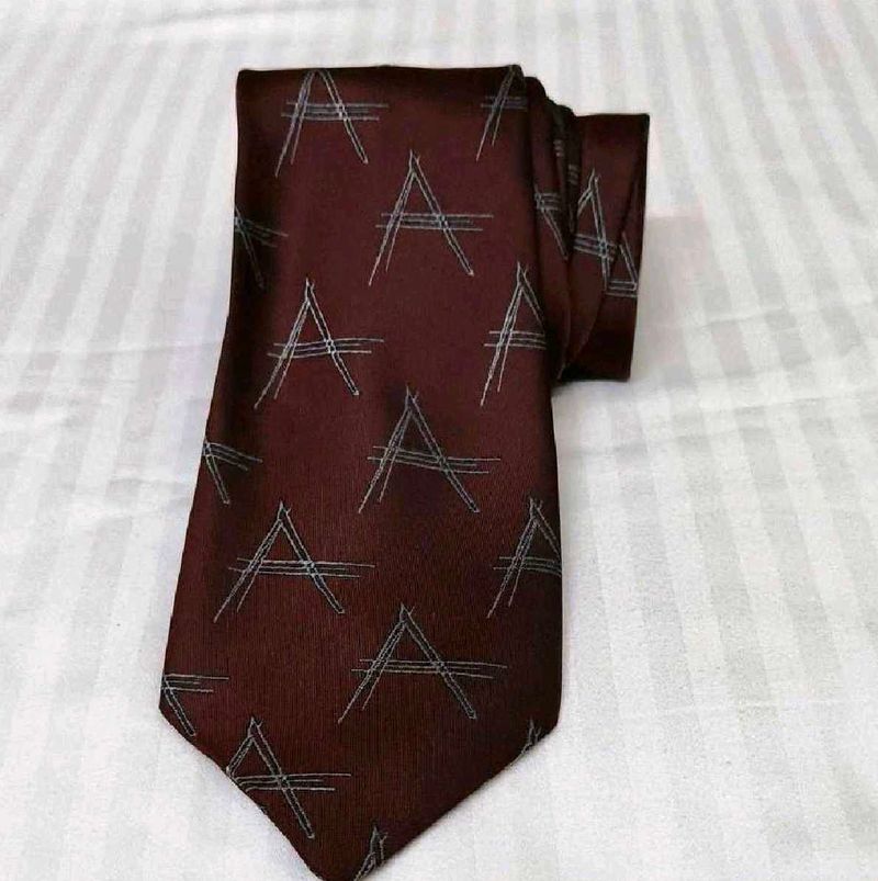 Maroon Tie with A pattern