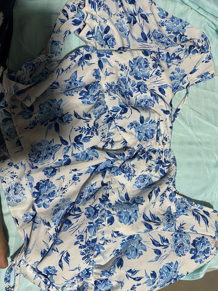 Cute Blue &amp; white Summery Top