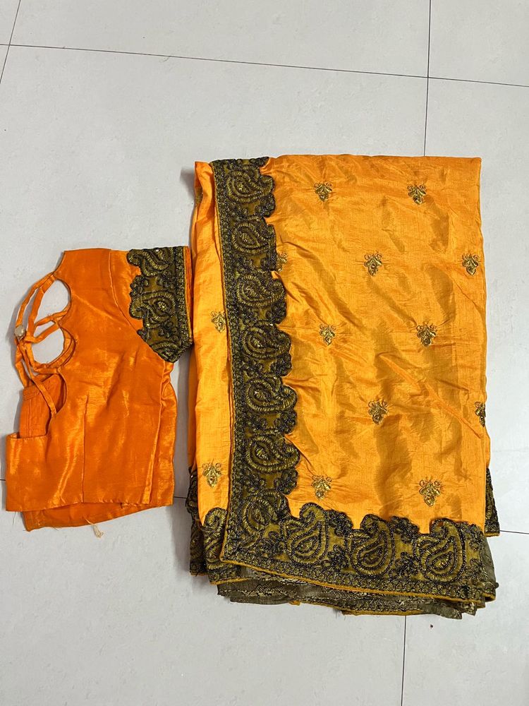 saree with stich blouse