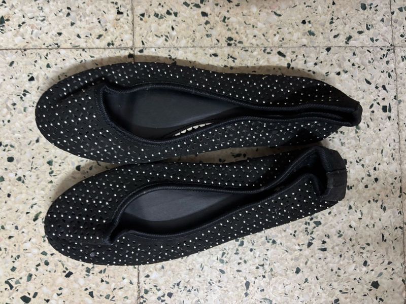 NEW Bata Black Bellies