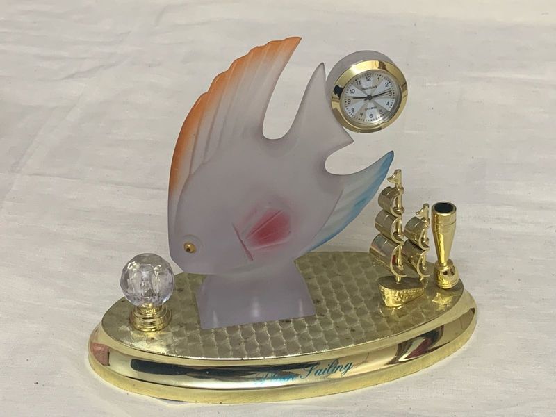 Fish &amp; XINJIN Clock Showpiece