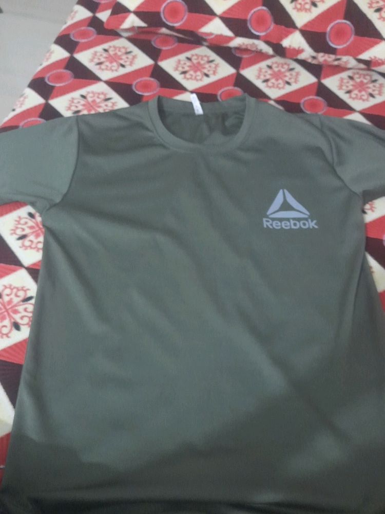 Reebok NON Used Seal Open Only M SIZE T SHIRT 👕