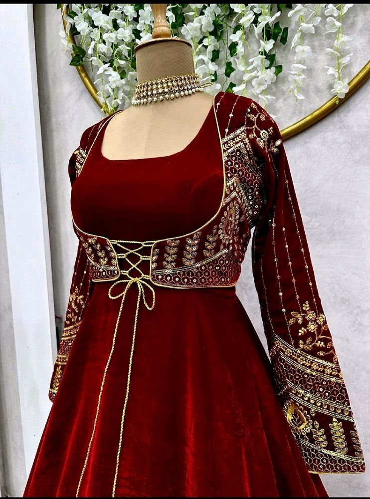 Trendy velvet gown with Koti set😍