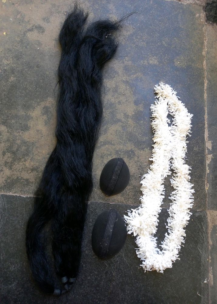 Combo Of Ponytail Wig, Puff Accessory And Gajra