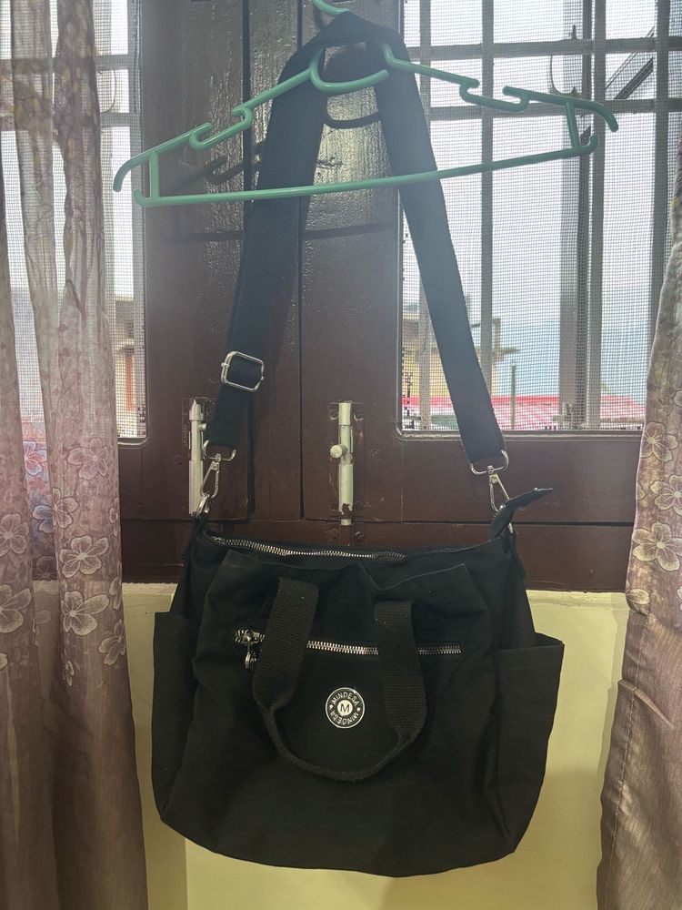 BLACK HAND/ SHOULDER/ CROSSBODY BAG