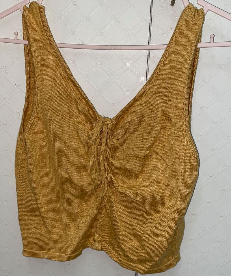 Cute yellow top