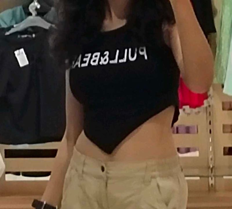 Pull&amp;Bear Graphic Crop Top